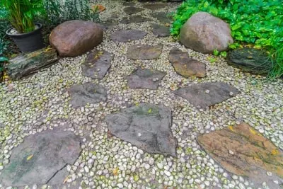 Ways you can Incorporate Flagstone Into your Landscaping