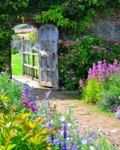 The Classic Elements of a Traditional English Garden